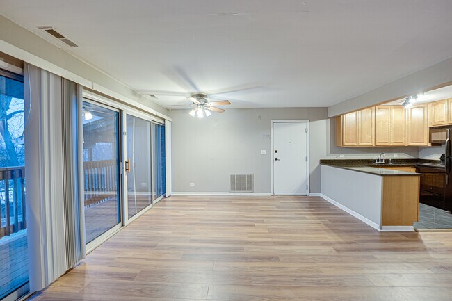 Building Photo - 5801 Oakwood Dr