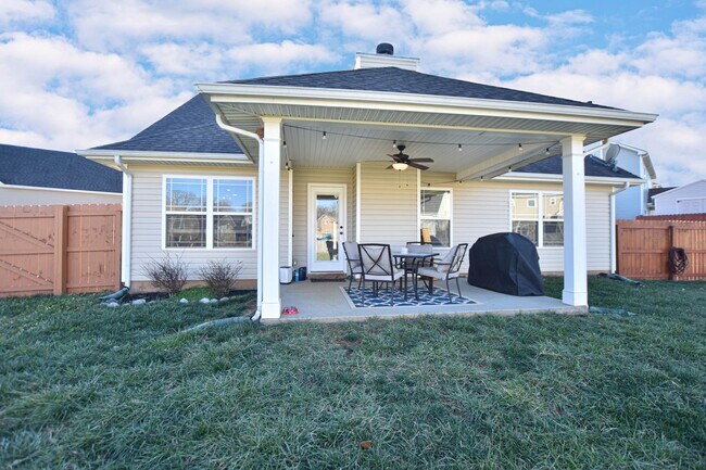 Building Photo - Pet Friendly Three Bedroom!