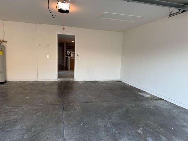 Building Photo - Avalon Park: 3 Bedroom, 2.5 Bath, 2 Car Garage Townhome