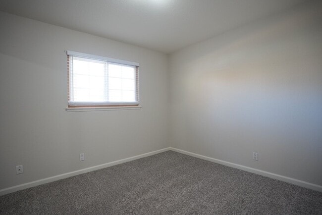 Building Photo - Charming Three Bedroom West Park Neighborh...