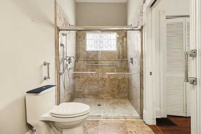 Building Photo - 409 Oakdale Rd NE