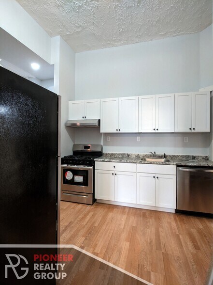 Building Photo - 3542 N Halsted St