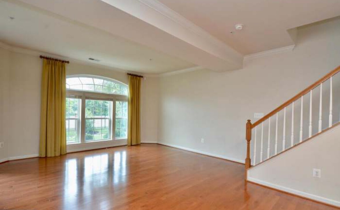Building Photo - 904 Hall Station Dr