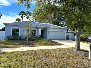 Building Photo - Newer Single Family Home 3-2-2 Seminole