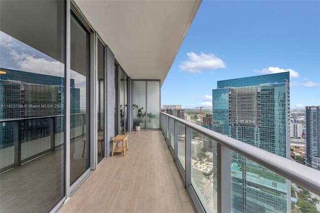 Building Photo - 1300 Brickell Bay Dr