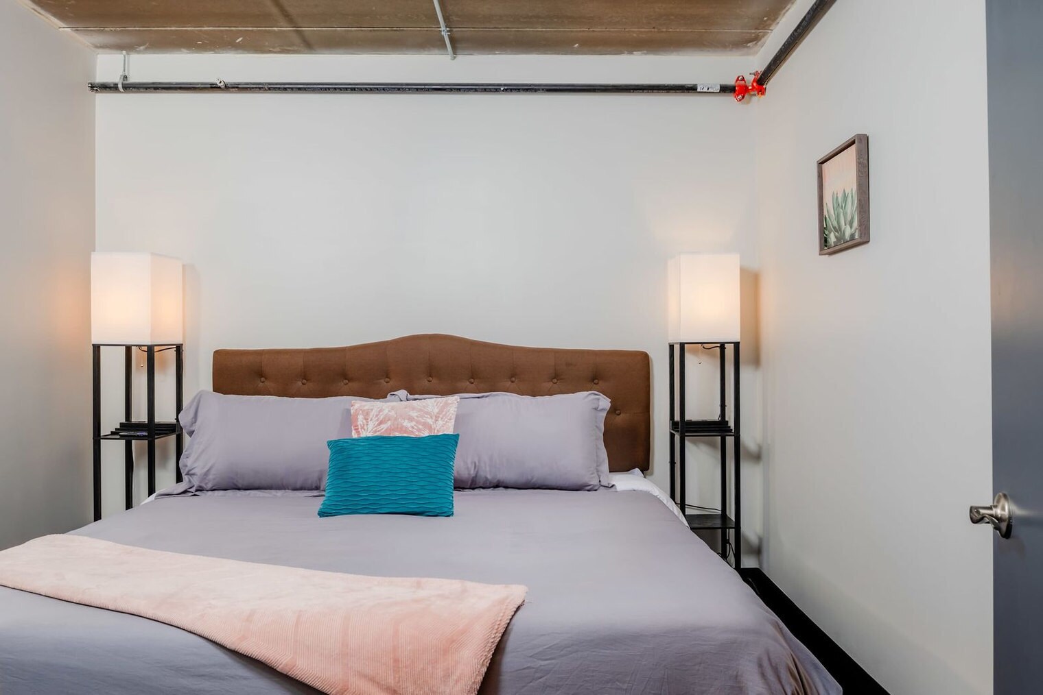 Building Photo - 217 S Badger Ave