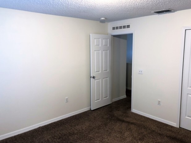 Building Photo - 5523 Ashleigh Park Dr