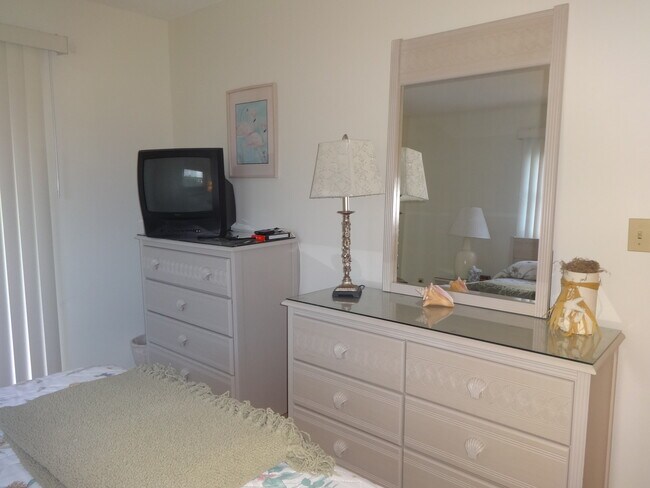 Building Photo - NEW PRICE! 2BR/2BA 2nd Floor Condo in Capri Isles