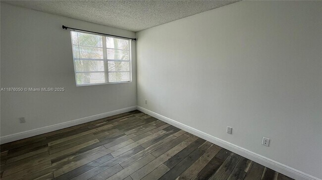 Building Photo - 1247 SW 46th Ave