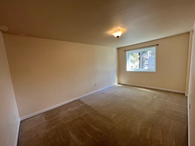 Building Photo - 3240 S 28th St