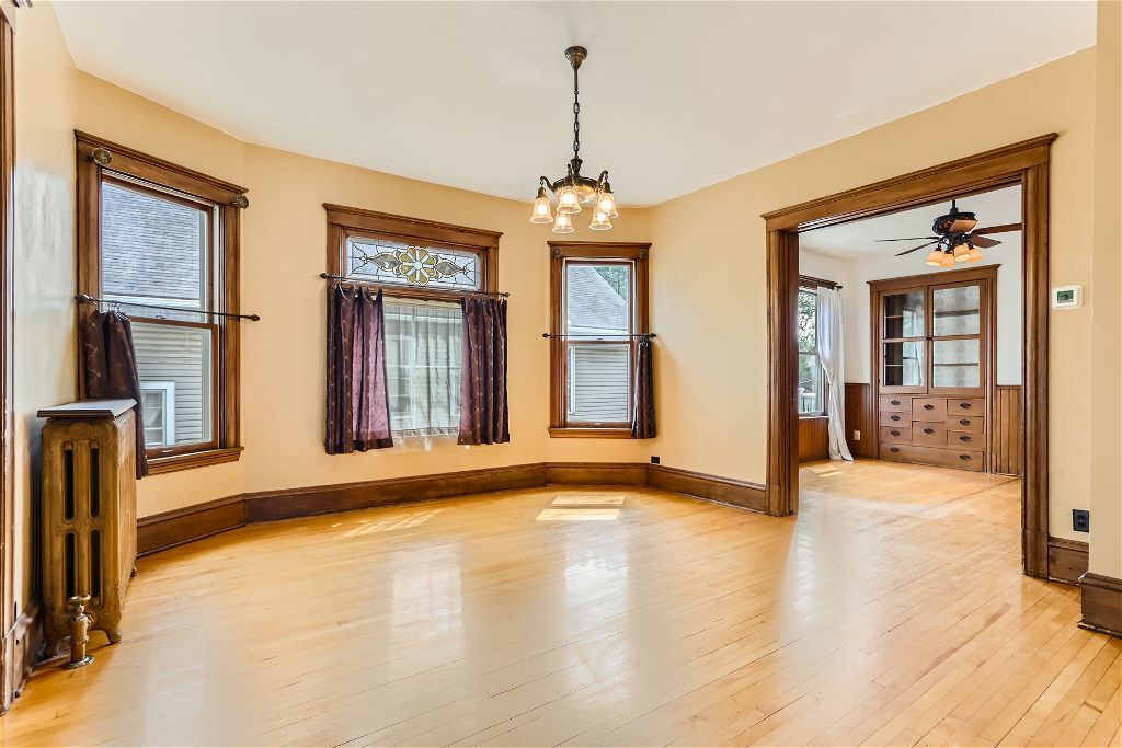 Building Photo - 1814 13th Ave S