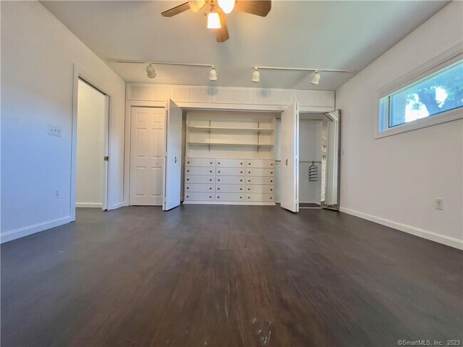 Building Photo - 826 Oldfield Road