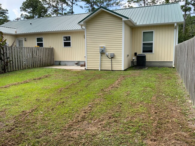 Building Photo - 2 Bedroom Duplex in Holly Ridge