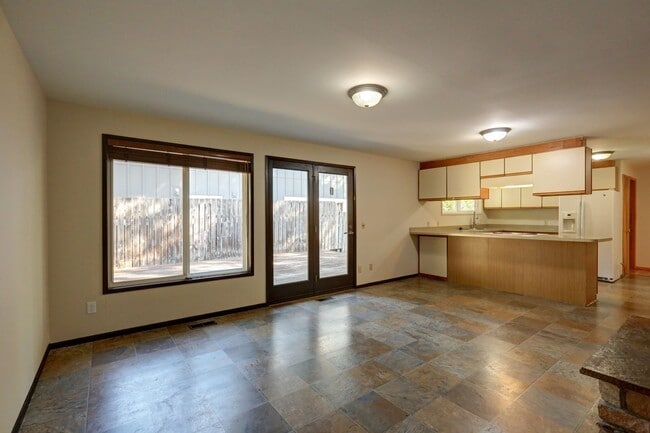 Building Photo - Beautifully Refinished 4BR 2BA Home on Lar...