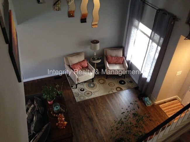 Building Photo - 305 Dunhill St