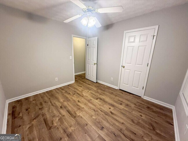 Building Photo - 5555 Grove Place Crossing SW