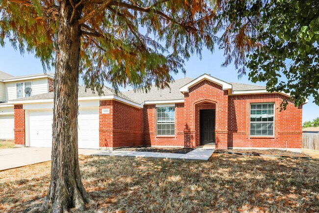 Building Photo - 1203 Hampton Dr