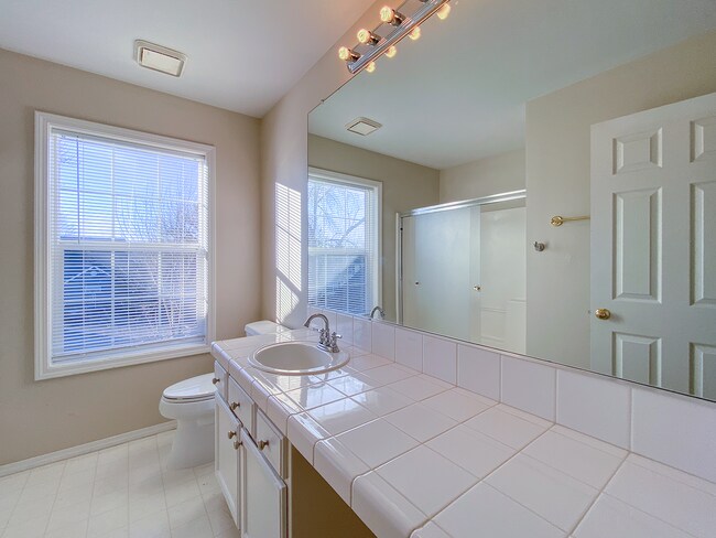 Building Photo - Stunning 4 Bed + 2.5 Bath House in Lake Oswego | Private Backyard, Open Floor Concept, Air Condit...