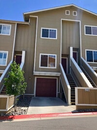 Building Photo - Cute 2 Bedroom 2.5 Bathroom Townhome Close to UNR!