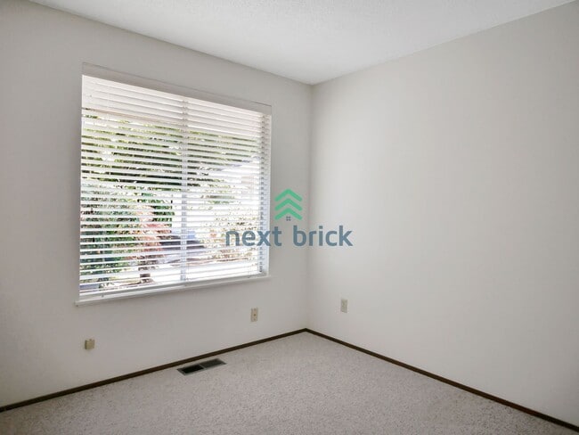 Building Photo - 3 Bedroom 2 bathroom Home for Rent!