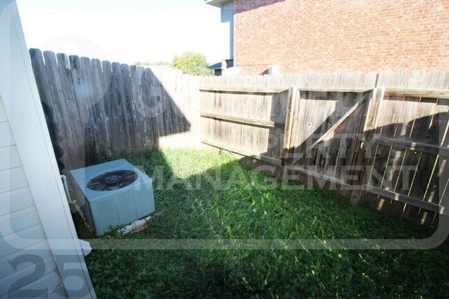 Building Photo - 306 Creek St – Unit C: Cozy Cove Living at...