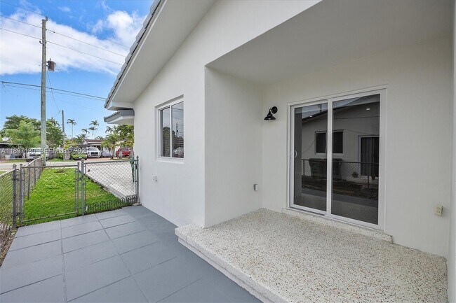 Building Photo - 3820 SW 92nd Ave