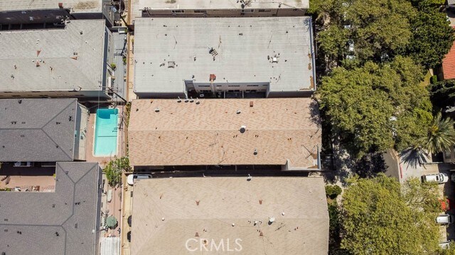 Building Photo - 930 N Stanley Ave