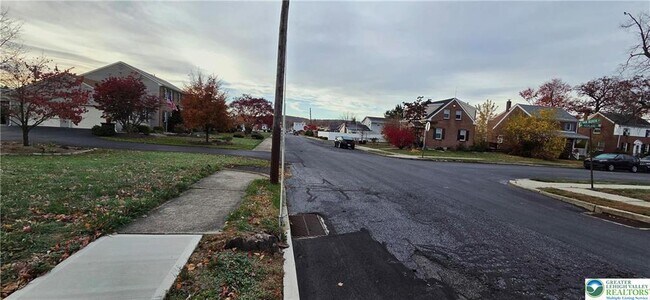 Building Photo - 1103 N Van Buren St