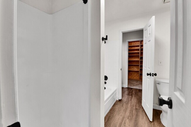 Building Photo - $2,795.00 - 4 Bedroom, 3 Bathroom, Single ...