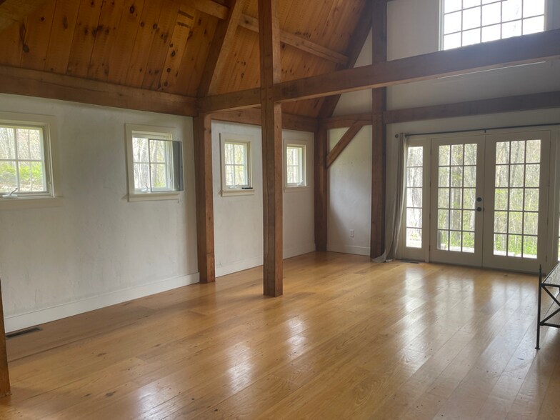 Building Photo - 300 Chestnut Hill Rd