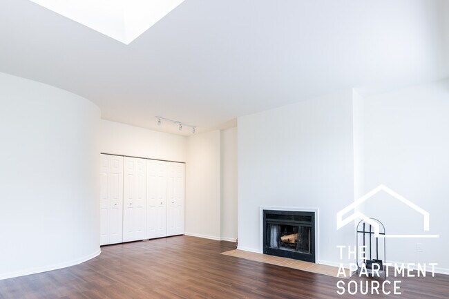Building Photo - 3751 N Halsted St