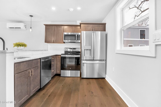 Building Photo - 103 E High St