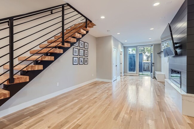 Building Photo - Stunning 3-Bedroom, 3.5-Bathroom Townhouse...