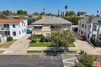 Building Photo - 820 Alandele Ave