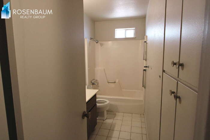 Building Photo - 1020 N Pueblo Dr
