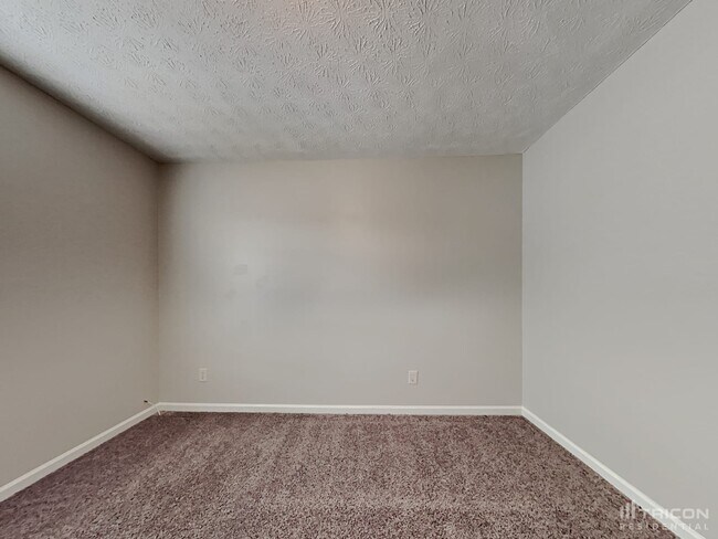 Building Photo - 102 Thornwood Dr