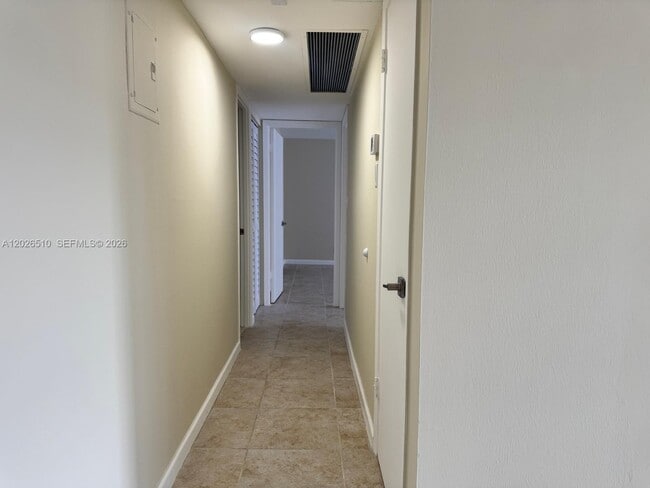 Building Photo - 401 Golden Isles Dr