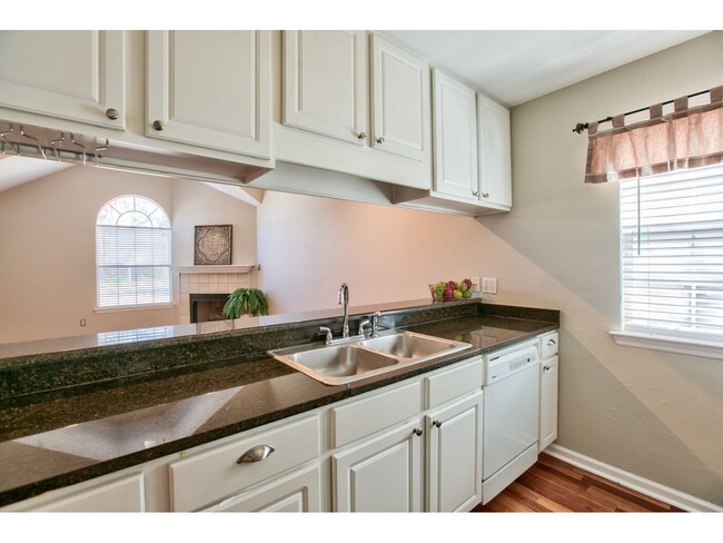 Building Photo - 1330 Pawnee Pointe Ct