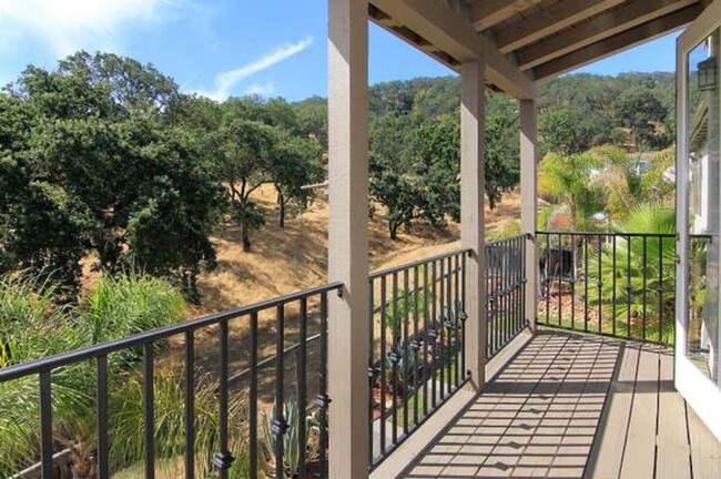 Building Photo - GILROY - Executive home in gated community