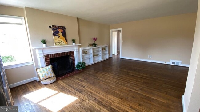 Building Photo - 3 Fairfax Cir