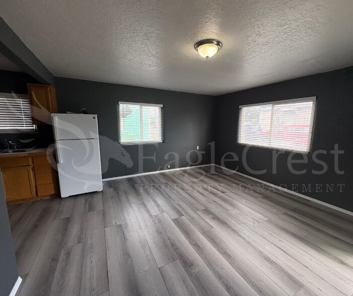 Building Photo - Roseville Lane Apartments