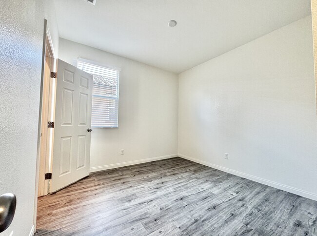 Building Photo - 4258 Tarim St