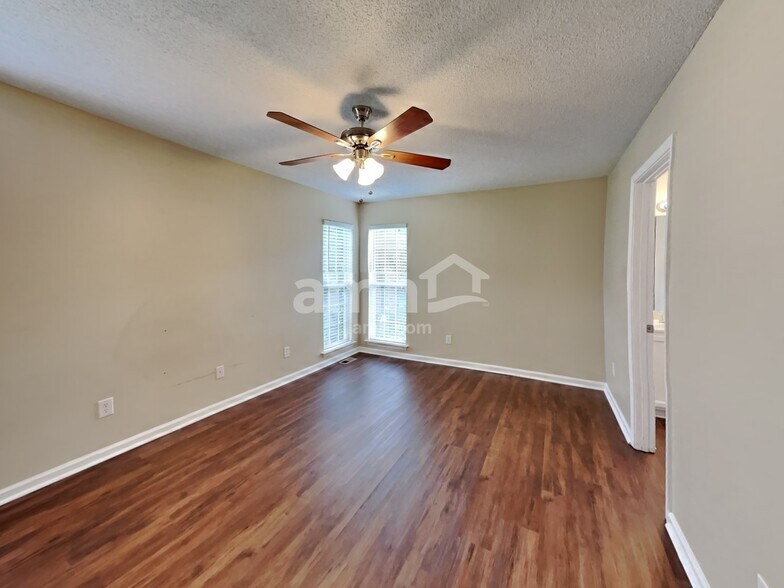 Building Photo - 140 Tennyson Ct