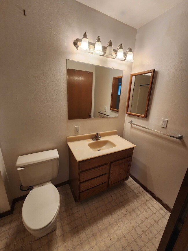 Building Photo - 304 NE 50th St