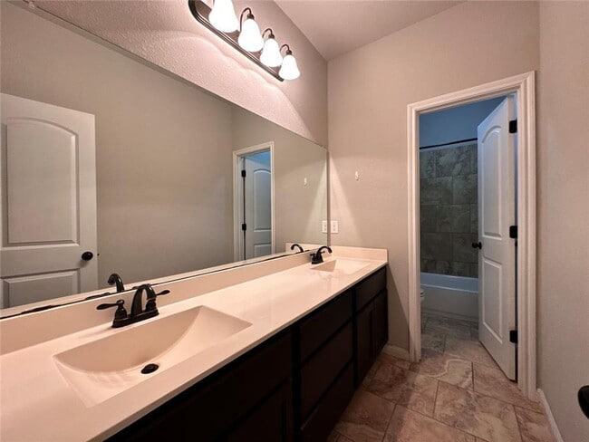 Building Photo - Round Rock Charmer!