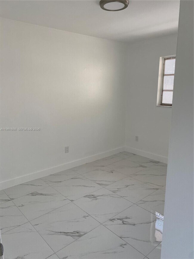 Building Photo - 121 E 6th St