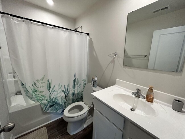 Building Photo - 132 Queens Mill Ct