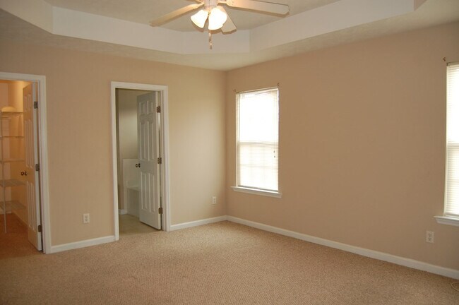 Building Photo - 900 Watsonia Dr