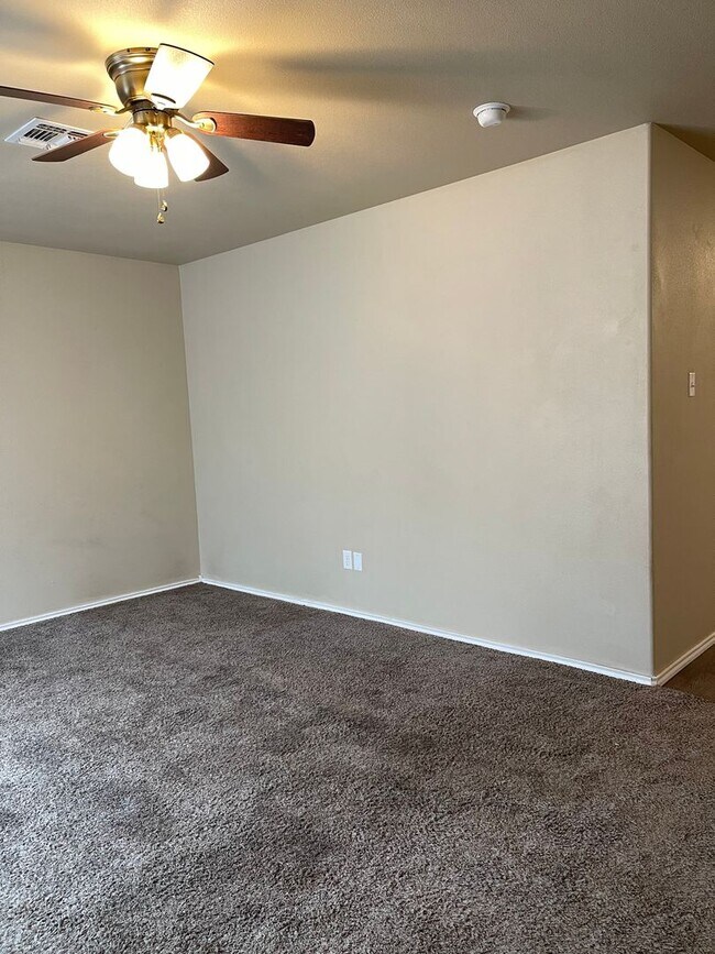 Building Photo - 3 Bd / 2 Bath and great back yard
