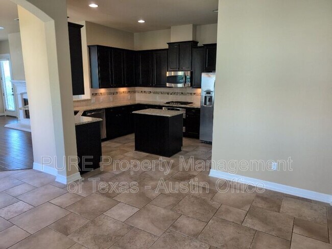 Building Photo - 325 Lombardia Dr